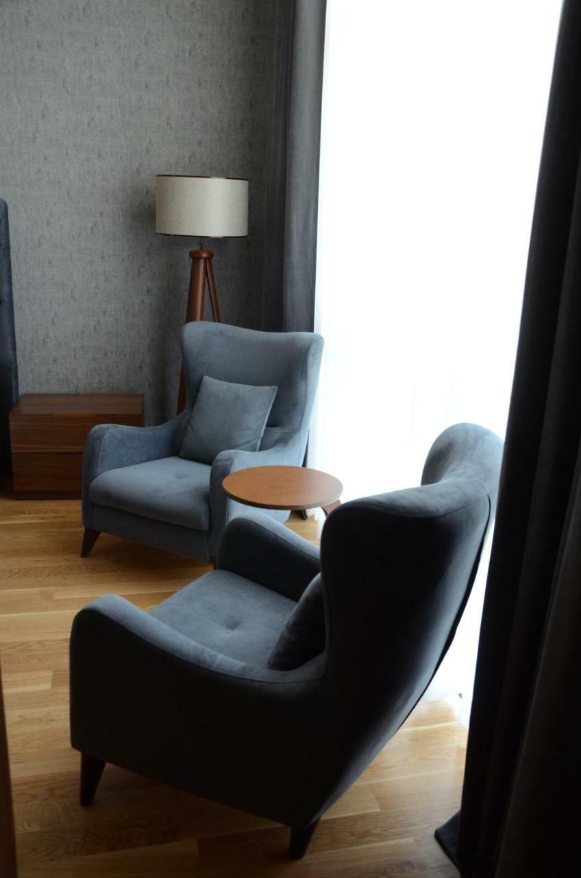 Zimmer mit Kingsize-Bett